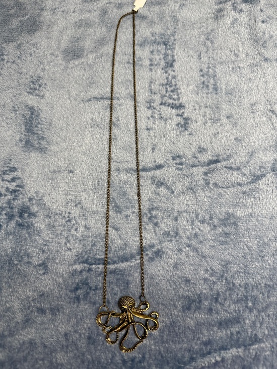 Jewelry - Octopus Pendant Necklace in Antique Gold